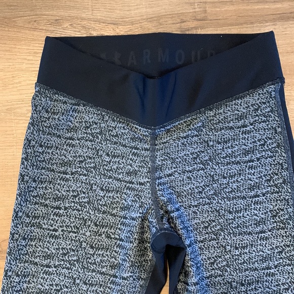 Under Armour Compression Crops - Picture 4 of 6